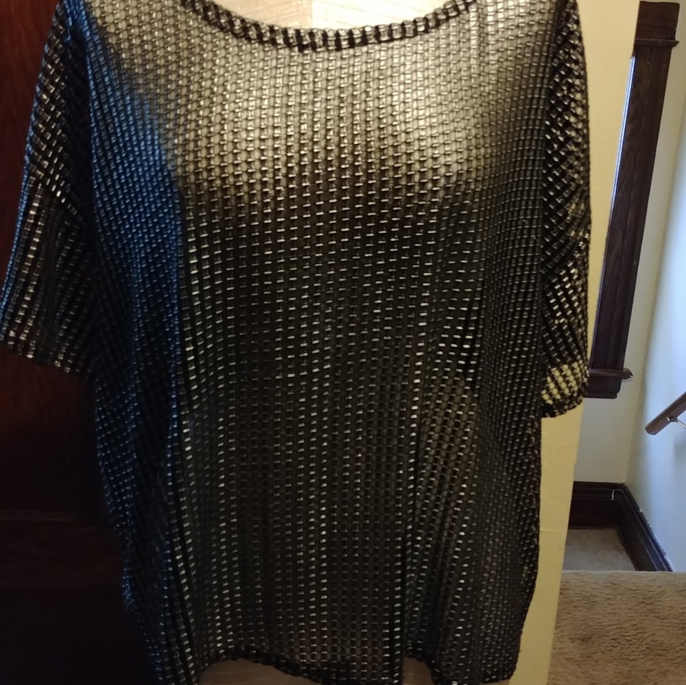 Silver /black top